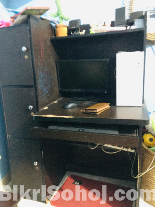 কম্পিউটার টেবিল